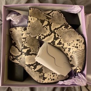 Madden Girl
Aaden Block Heel Booties